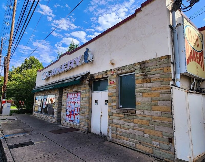 A nearly century-old Hackensack bakery still draws hungry crowds to Main Street