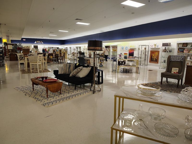 A thrift store that feels more like a boutique A thrift store that feels more like a boutique