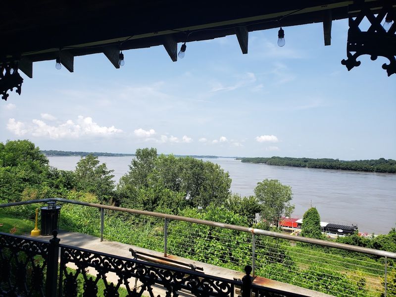 Wander Through the Sculpture Garden with Million-Dollar River Views Wander Through the Sculpture Garden with Million-Dollar River Views