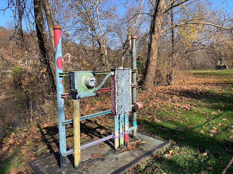 An Easy Art Stop For Curious Visitors