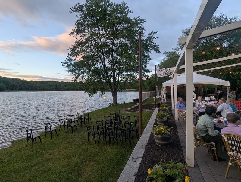 Andre’s Lakeside Dining - Sparta Andre’s Lakeside Dining - Sparta