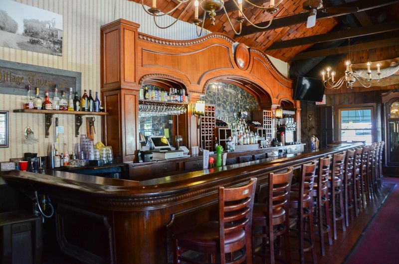 The Room Tells the Story Before the Menu Does The Room Tells the Story Before the Menu Does
