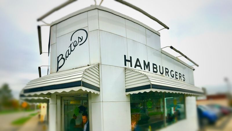 Bates' Burgers - Livonia