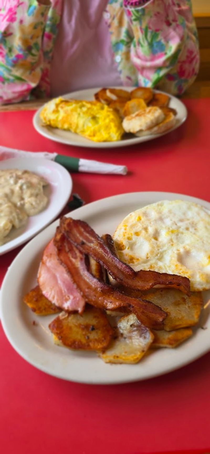 Breakfast Here Still Plays By Old-School Rules Breakfast Here Still Plays By Old-School Rules