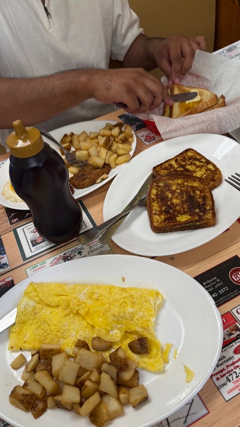 Breakfast is only the start of a much bigger comfort-food menu Breakfast is only the start of a much bigger comfort-food menu
