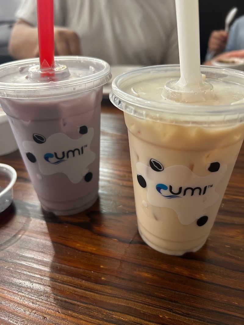 Bubble Tea and a Chocolate Fountain Make Dessert an Adventure Bubble Tea and a Chocolate Fountain Make Dessert an Adventure