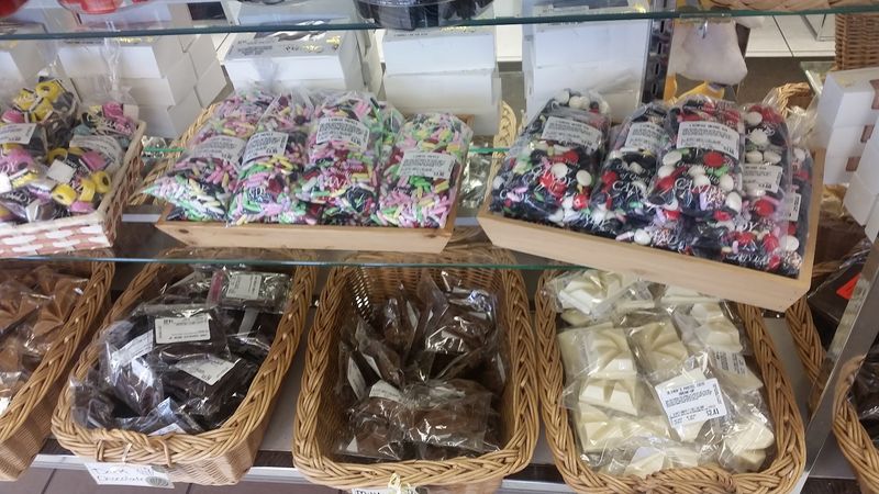 Buttercrunch, brittle, and other addictive favorites Buttercrunch, brittle, and other addictive favorites
