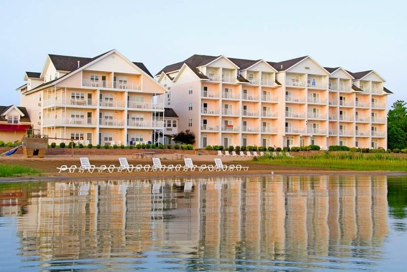 Cherry Tree Inn & Suites – Traverse City