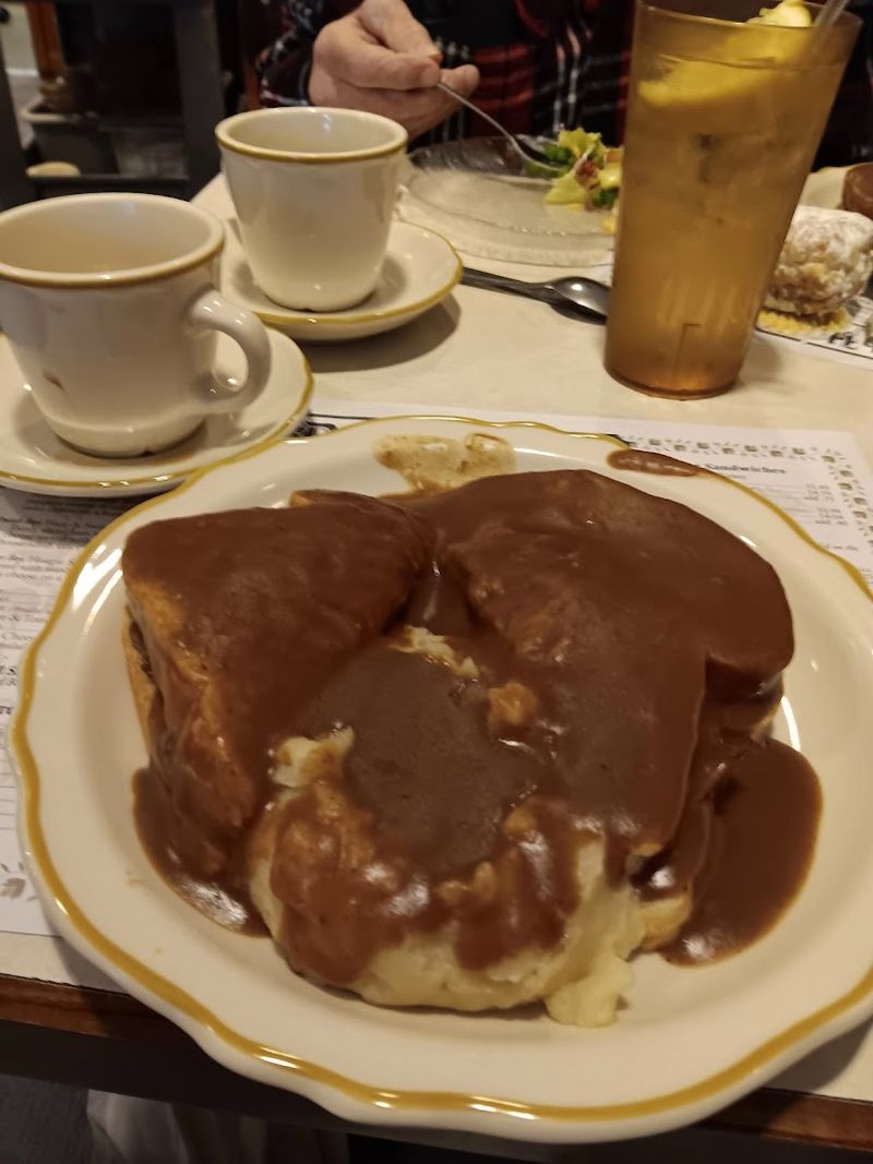 Classic roast beef and comfort plates done the old-fashioned way