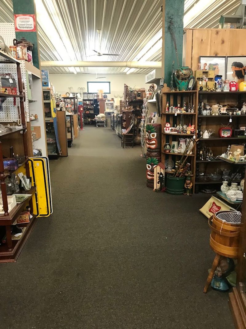 Clean, Bright, And Easier To Shop Than Expected Clean, Bright, And Easier To Shop Than Expected