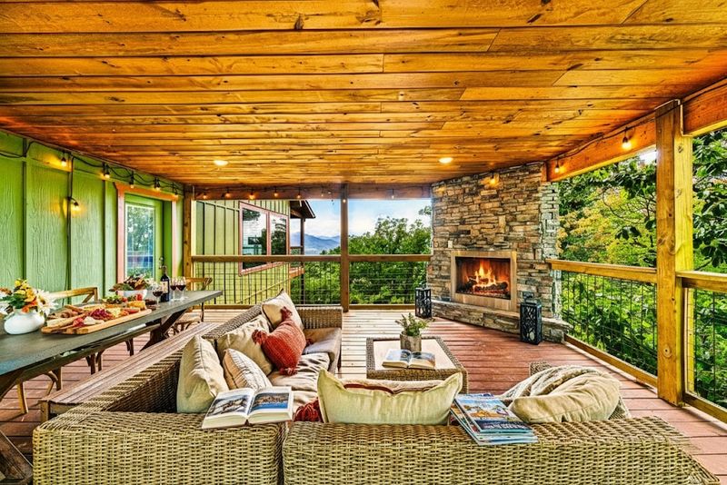 Cloudline Estate, Swim in the Clouds – Near Pigeon Forge