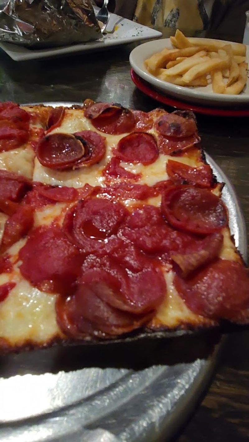 Cloverleaf Bar & Restaurant – Eastpointe, Macomb County
