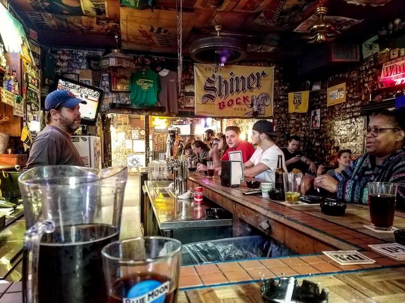 Cold Drinks and No-Frills Comfort Keep Locals Coming Back Cold Drinks and No-Frills Comfort Keep Locals Coming Back
