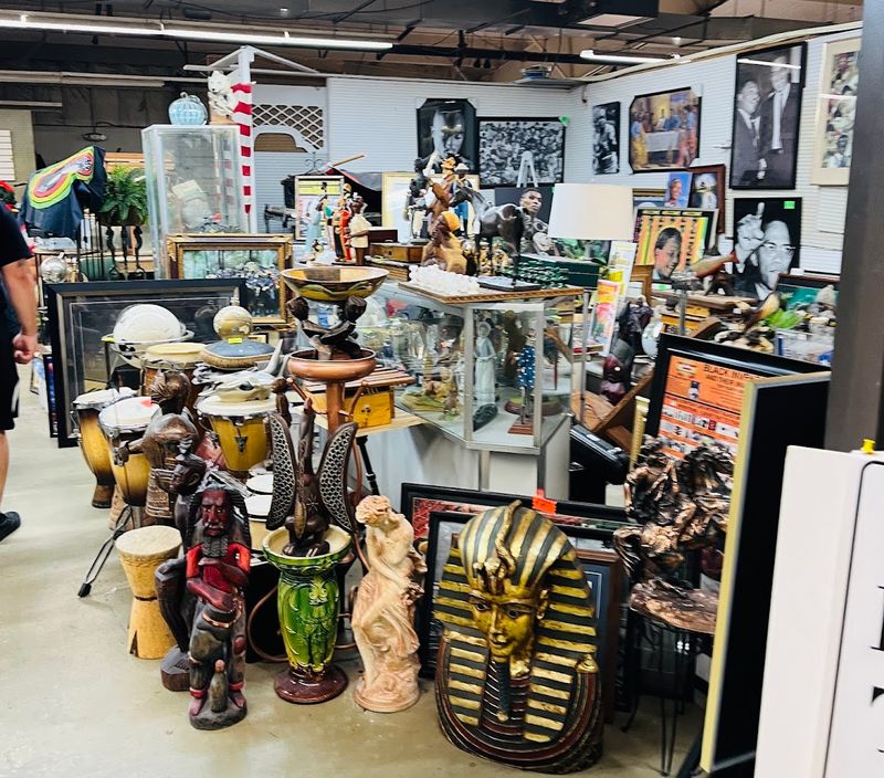 Collingwood Has Been a New Jersey Treasure-Hunting Tradition Since 1957 Collingwood Has Been a New Jersey Treasure-Hunting Tradition Since 1957
