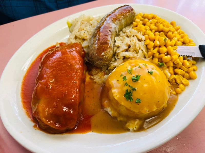 Combo Plates, Kielbasa, and the Generosity of a Polish Table in Michigan Combo Plates, Kielbasa, and the Generosity of a Polish Table in Michigan