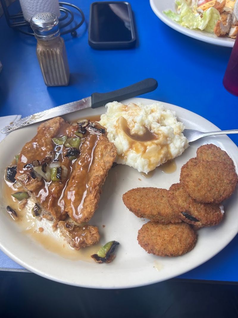 Country-Cooked Lunches Bring Serious Comfort To The Table