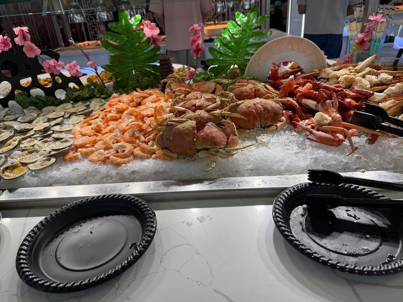 Crab Legs, Lobster, and Oysters Make Seafood the Main Event Crab Legs, Lobster, and Oysters Make Seafood the Main Event