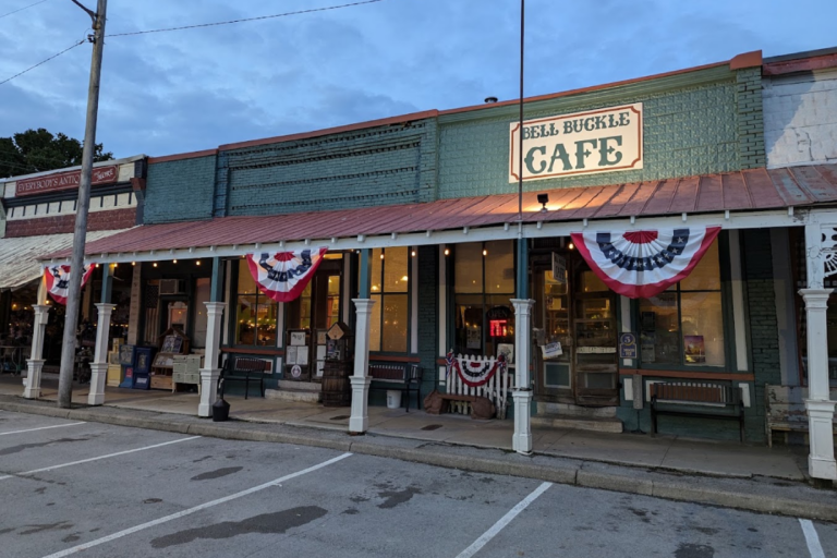 Critics Say These 13 Tennessee Restaurants Are Among the Best in the State