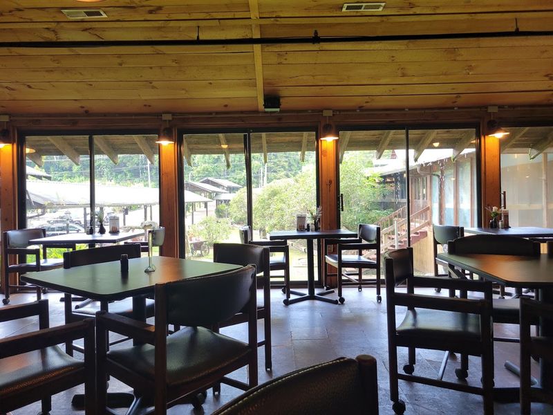 Crystelle Creek Restaurant & Grill – Gatlinburg