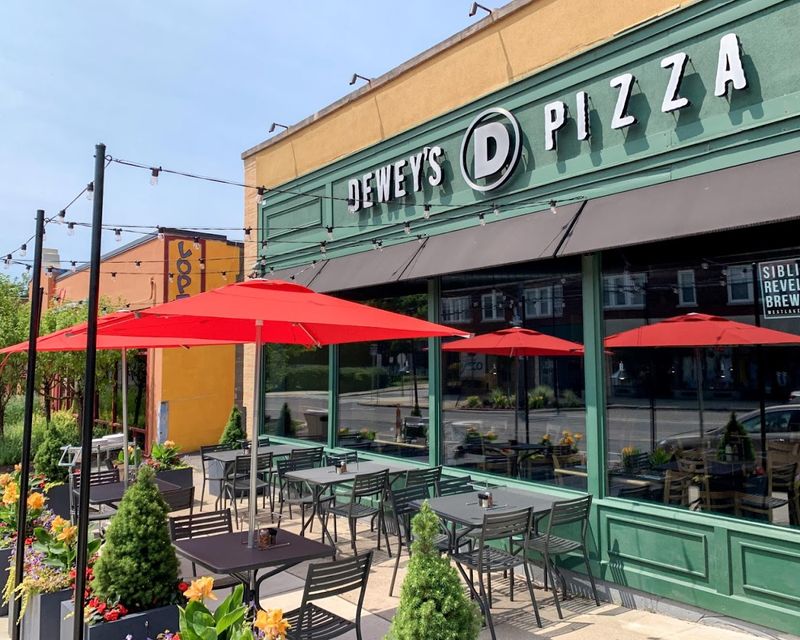 Dewey’s Pizza, Cleveland Heights