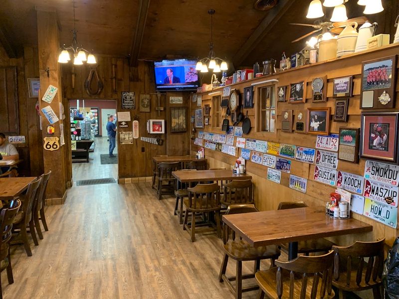 Dolly's Tennessean Travel Stop — Cornersville