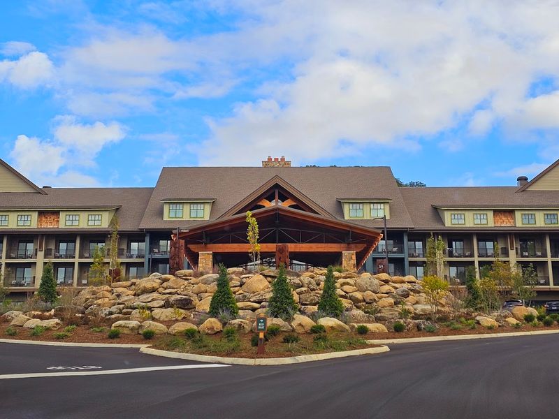 Dollywood Is Just Minutes From Your Lodge Room