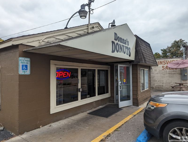 Donna’s Donuts — Flint