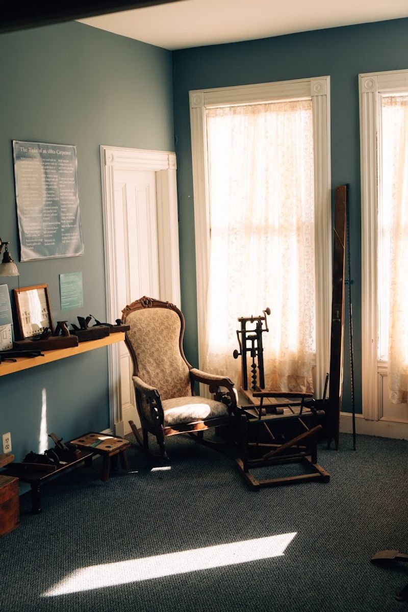 Don’t Go in the House Turned Its Shadowy Rooms Into Horror History Don’t Go in the House Turned Its Shadowy Rooms Into Horror History