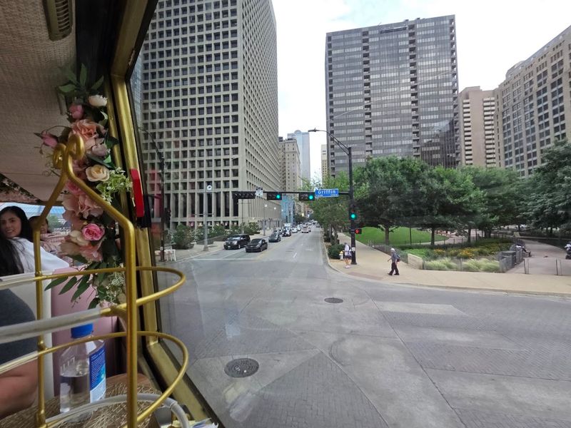 Downtown Dallas Sightseeing Route Through Multiple Districts