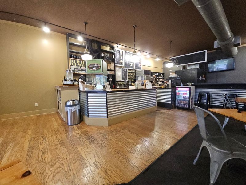 EB Coffee & Pub - Caledonia