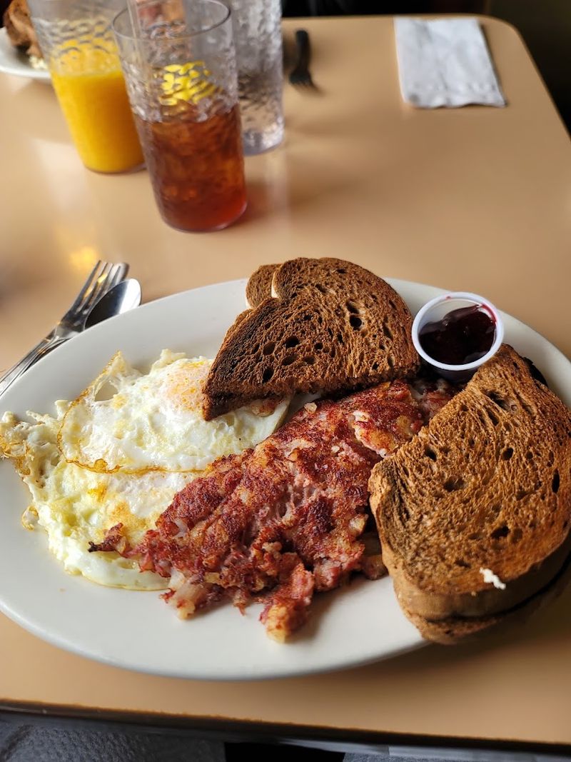 The Old-School Bonus: Soup, Salad, and Bread That Still Matter The Old-School Bonus: Soup, Salad, and Bread That Still Matter
