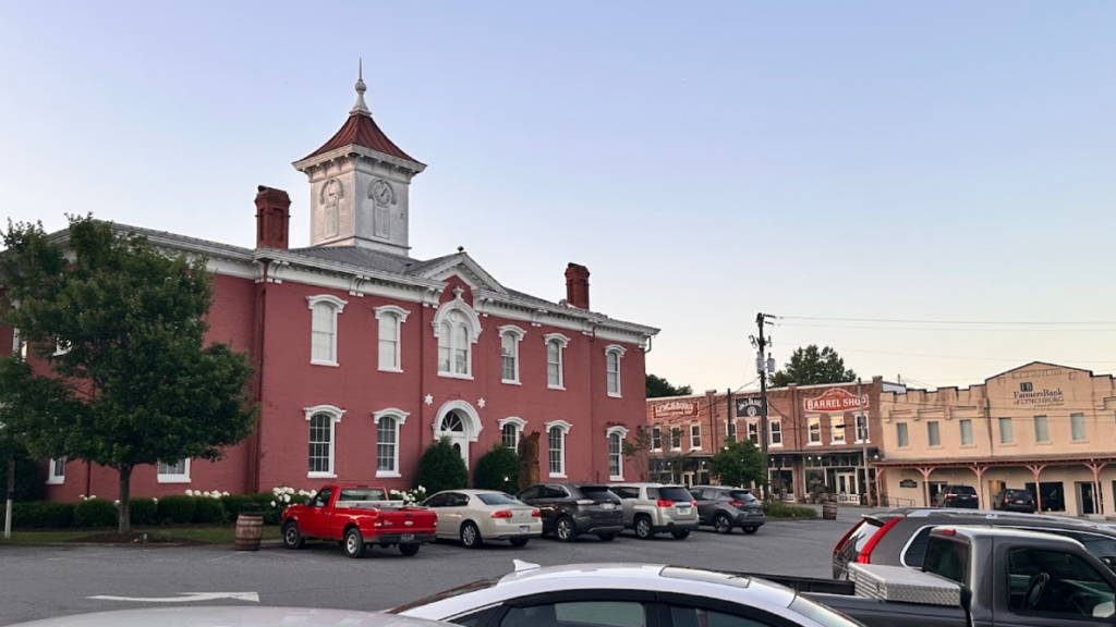 Everyone Flocks to Nashville, but These 10 Tennessee Towns Might Be Even Better