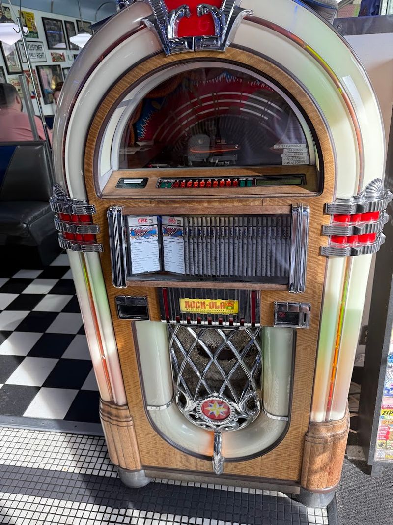 Mel's Classic Diner – Pigeon Forge Mel's Classic Diner – Pigeon Forge