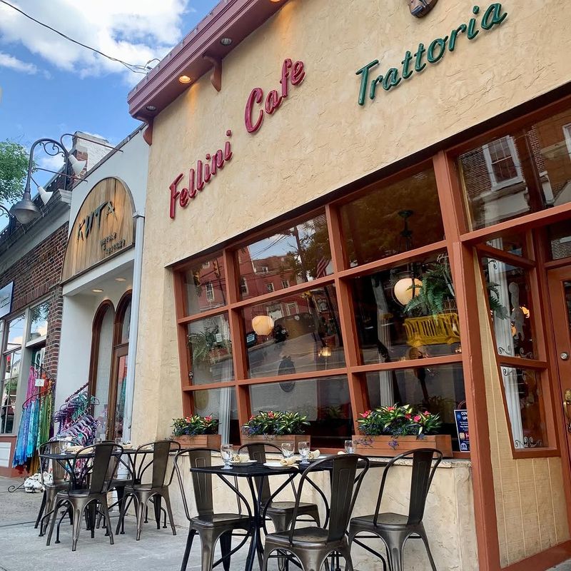 Fellini Cafe Of Media