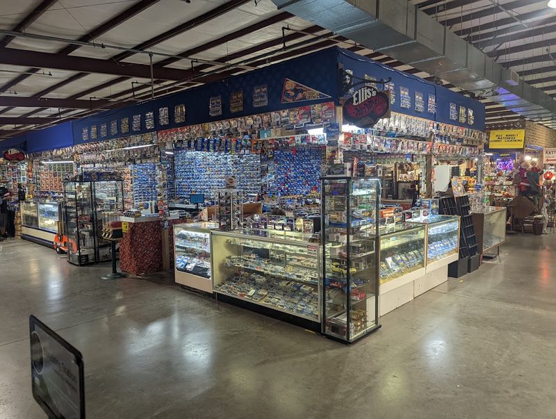 Flea Traders Paradise — Sevierville Flea Traders Paradise — Sevierville