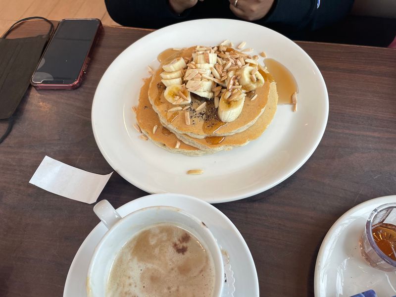 Fluffy Pancakes Make Every Morning Feel Like a Special Occasion