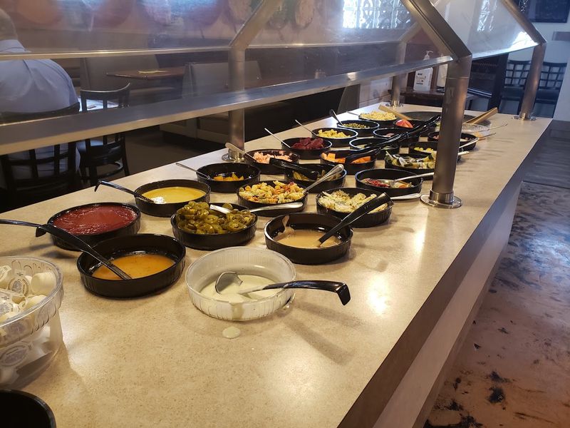 Fresh Salad Bar That Actually Delivers