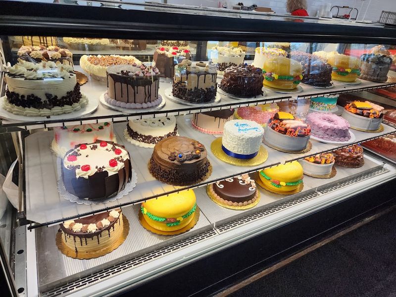 European-Style Trays, Not Single-Dessert Tunnel Vision European-Style Trays, Not Single-Dessert Tunnel Vision
