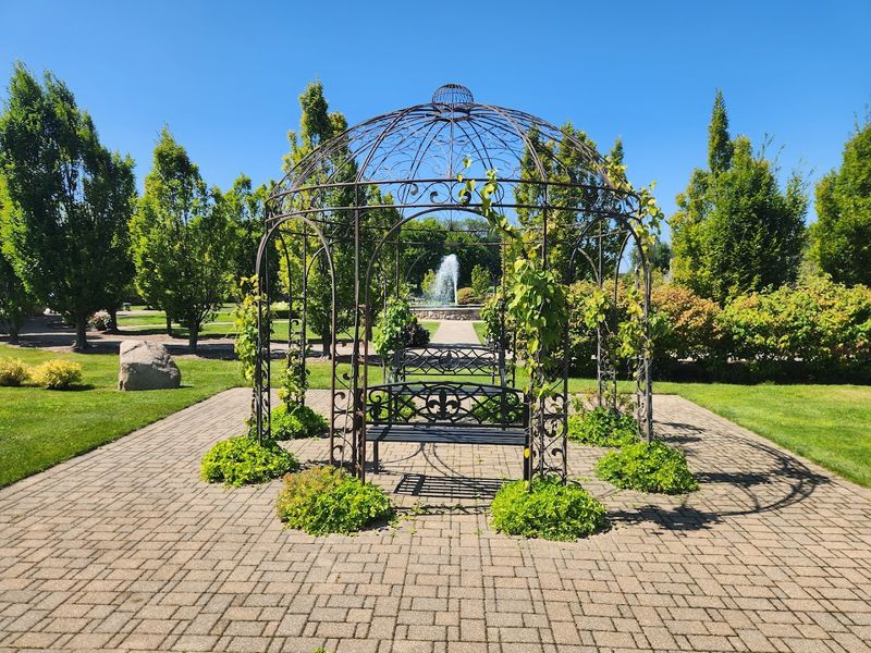 Gardens That Shift With Every Season Gardens That Shift With Every Season