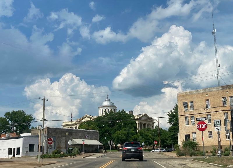 Genuine Small-Town Community Feel Genuine Small-Town Community Feel