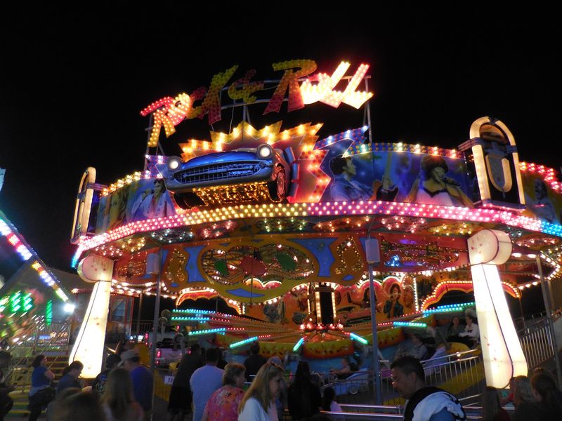 Glowing Signs and Old-School Charm Make Wildwood Unforgettable