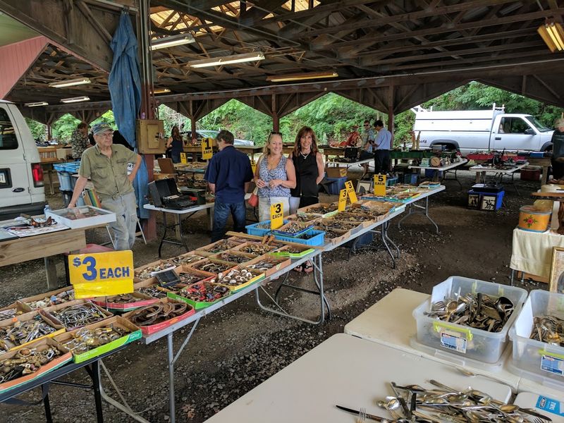 Golden Nugget Antique Flea Market - Lambertville Golden Nugget Antique Flea Market - Lambertville