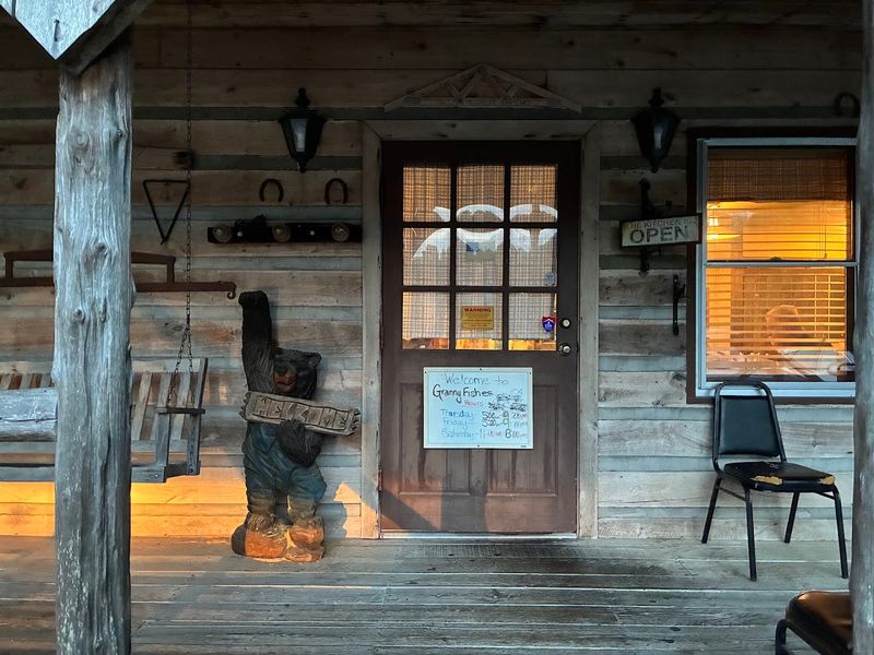 Granny Fishes' House — Wartrace Granny Fishes' House — Wartrace
