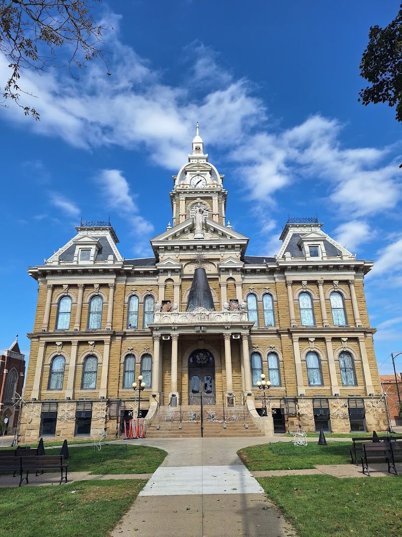 Guernsey County Courthouse Square, Cambridge Guernsey County Courthouse Square, Cambridge