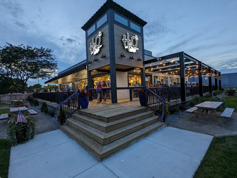 H2O’s Waterside Grill