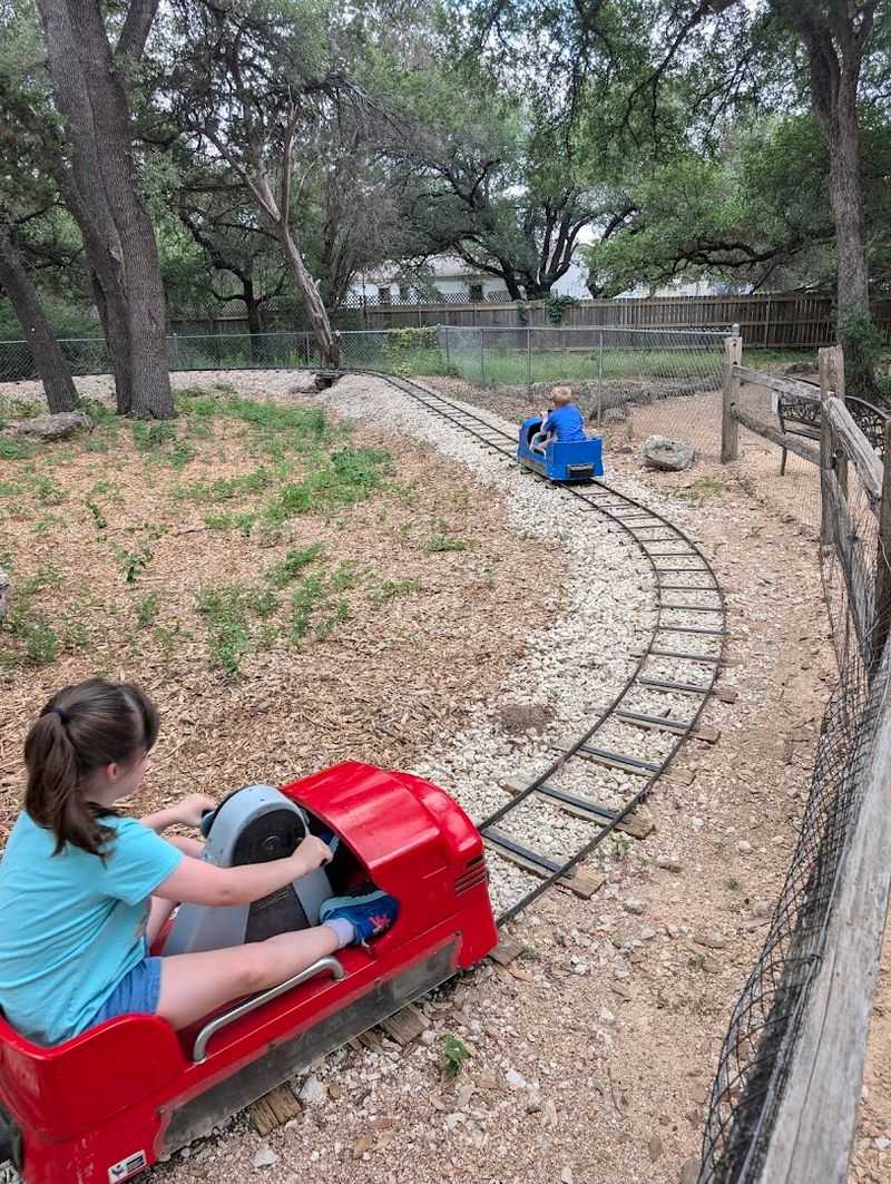 Hand-Pedal Locomotive Chase Cars Hand-Pedal Locomotive Chase Cars