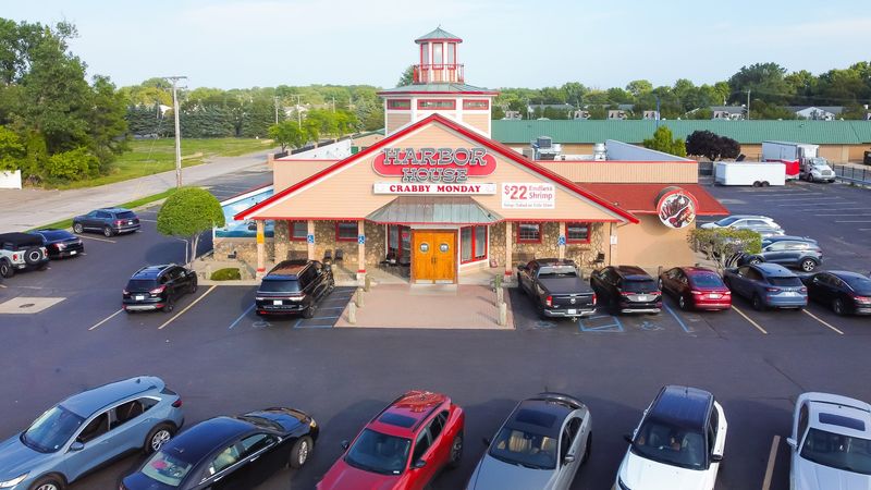 Harbor House Restaurant – Clinton Township