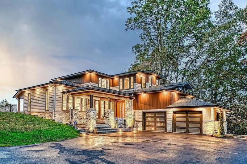Heaven With Sauna, Hot Tub, Pool & Steam Shower – Knoxville