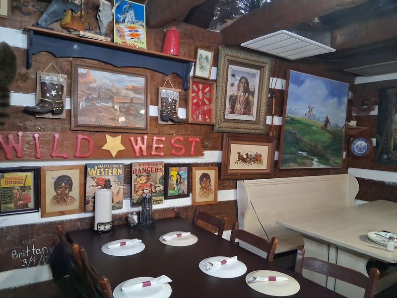 Hillbilly Hide-A-Way Restaurant (Walnut Cove)