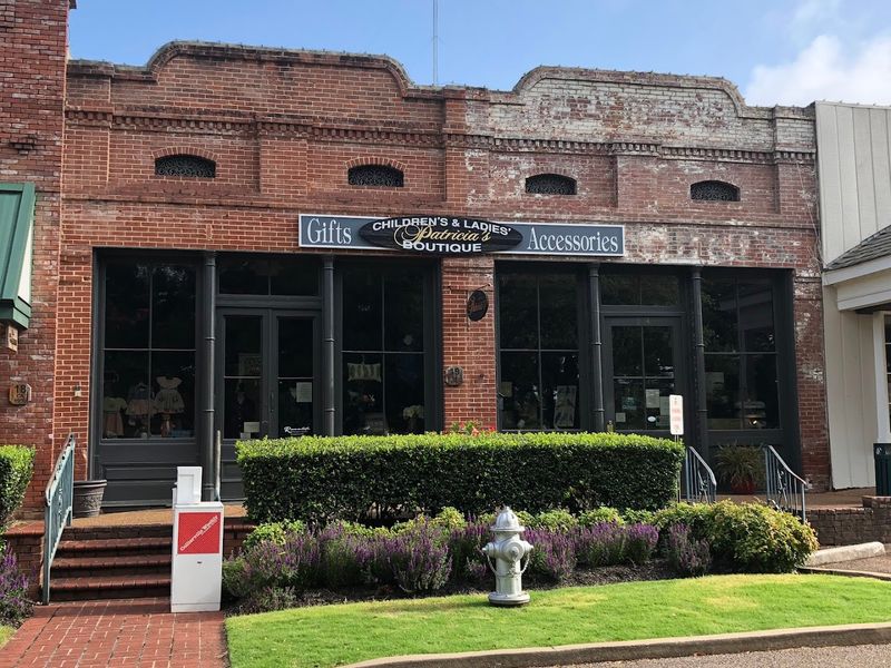 Historic Buildings Give the Town Its Easy Southern Charm Historic Buildings Give the Town Its Easy Southern Charm